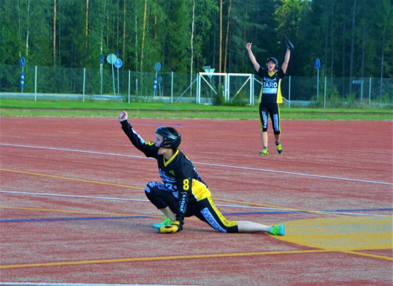 Naiset nousevat Suomensarjaan!